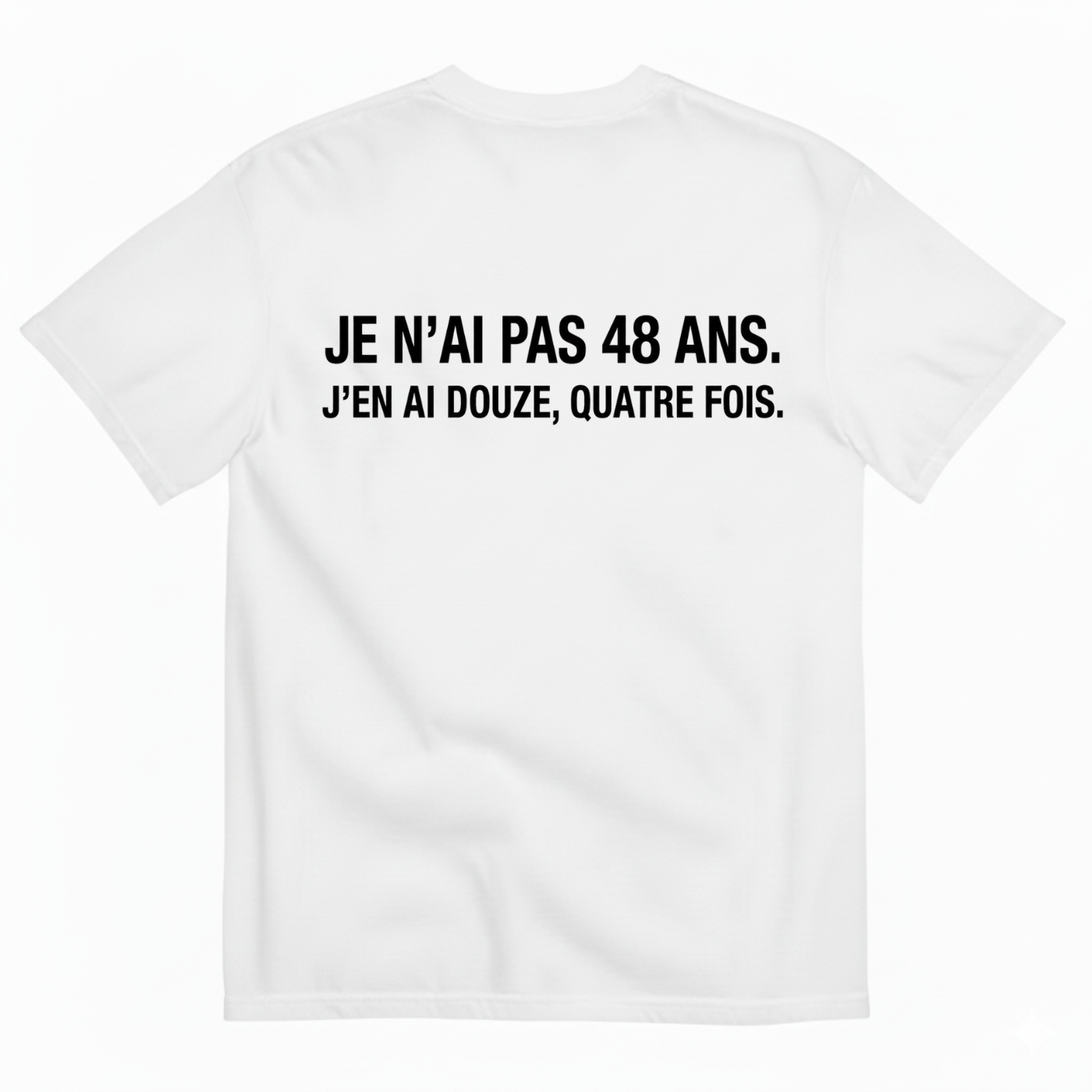JE N’AI PAS 48 ANS. J’EN AI DOUZE, QUATRE FOIS. T-SHIRT (BACK PRINT)
