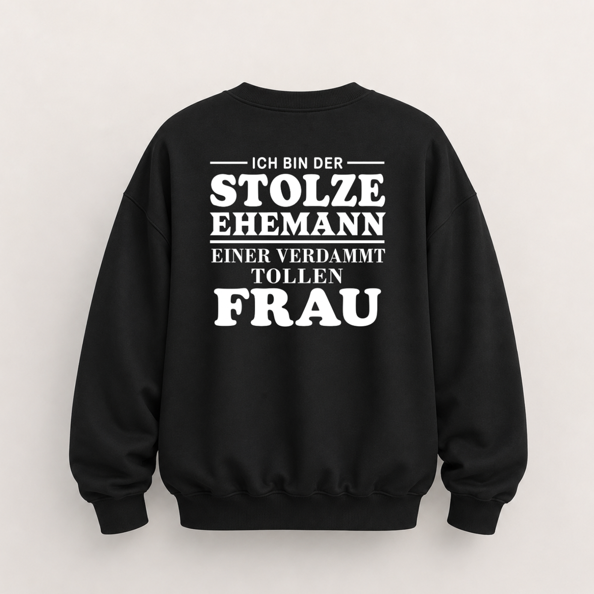 ICH BIN DER STOLZE EHEMANN EINER VERDAMMT TOLLEN FRAU SWEATSHIRT (RÜCKENPRINT)