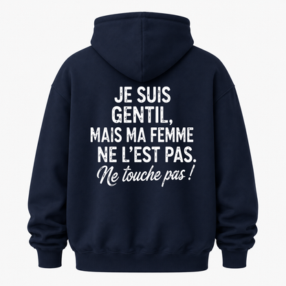JE SUIS GENTIL, MAIS MA FEMME NE L’EST PAS HOODIE (BACK PRINT)