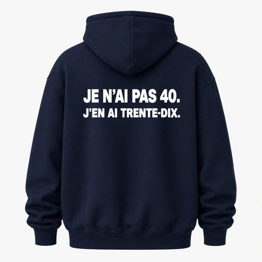 JE N’AI PAS 40. J’EN AI TRENTE-DIX HOODIE (BACK PRINT)