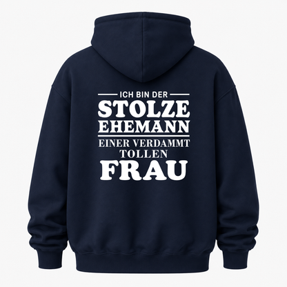 ICH BIN DER STOLZE EHEMANN EINER VERDAMMT TOLLEN FRAU HOODIE (RÜCKENPRINT)