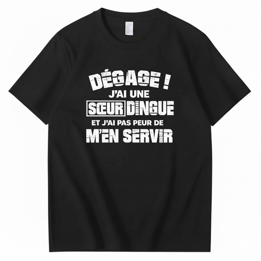 DÉGAGE J’AI UNE SŒUR DINGUE ET J’AI PAS PEUR DE M’EN SERVIR T-SHIRT (FRONT PRINT)