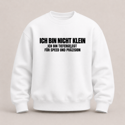 ICH BIN NICHT KLEIN ICH BIN TIEFERGELEGT FÜR SPEED UND PRÄZISION SWEATSHIRT (FRONTPRINT)