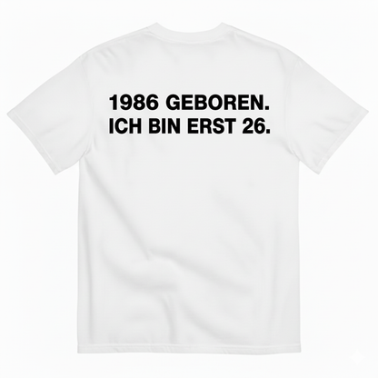 1986 GEBOREN. ICH BIN ERST 26 T-SHIRT (BACK PRINT)
