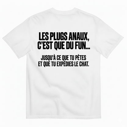 LES PLUGS ANAUX, C’EST QUE DU FUN.... JUSQU’À CE QUE TU PÈTES ET QUE TU EXPÉDIES LE CHAT T-SHIRT (BACK PRINT)
