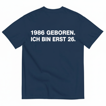 1986 GEBOREN. ICH BIN ERST 26 T-SHIRT (BACK PRINT)