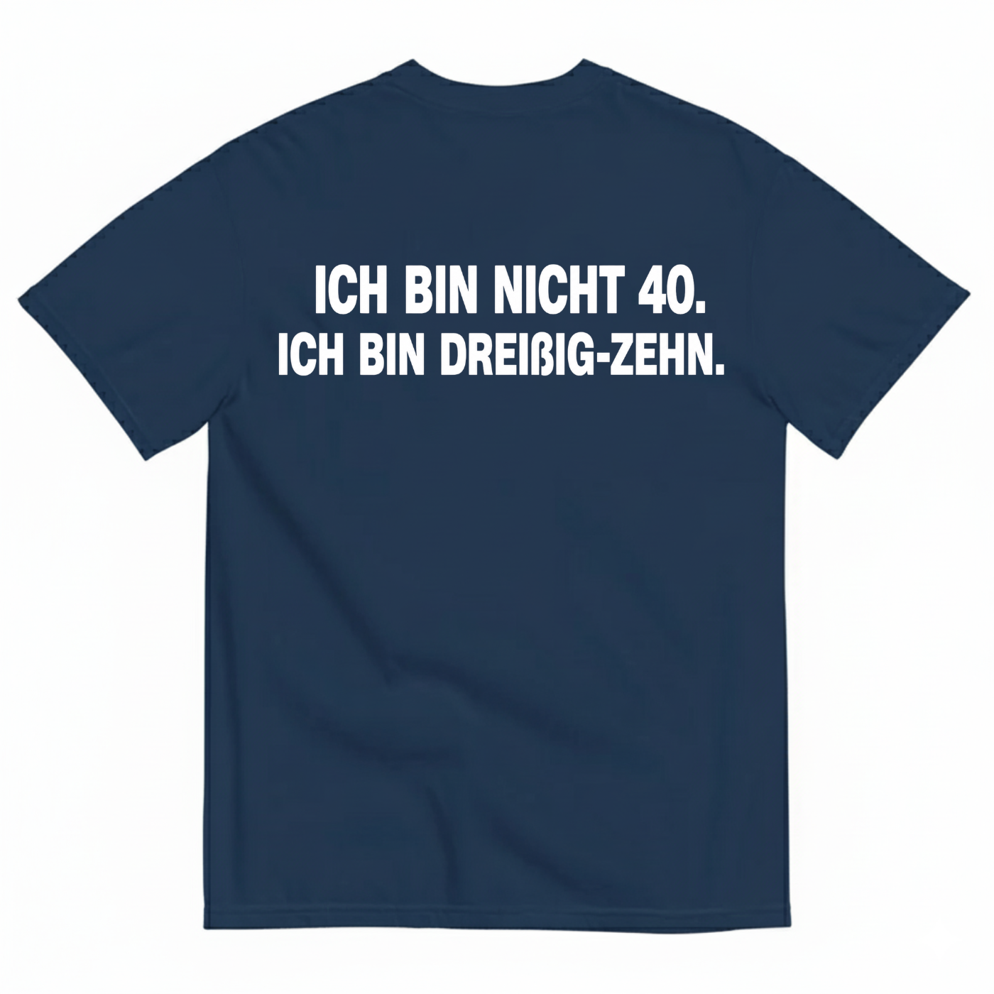ICH BIN NICHT 40. ICH BIN DREIßIG-ZEHN T-SHIRT (BACK PRINT)