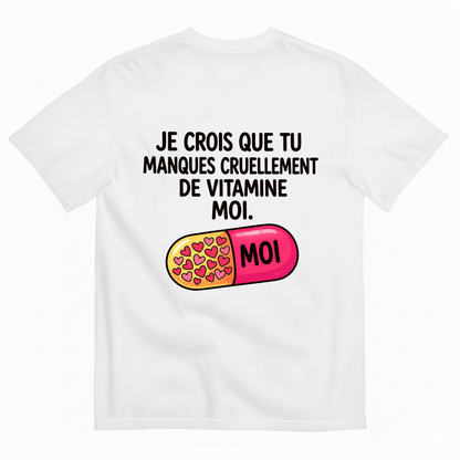 JE CROIS QUE TU MANQUES CRUELLEMENT DE VITAMINE MOI. T-SHIRT (BACK PRINT)