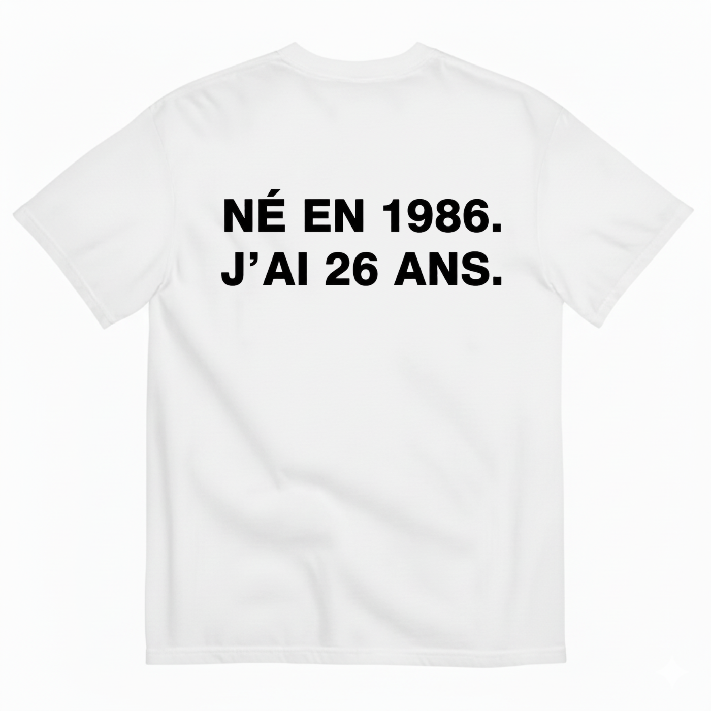 NÉ EN 1986. J’AI 26 ANS. T-SHIRT (BACK PRINT)