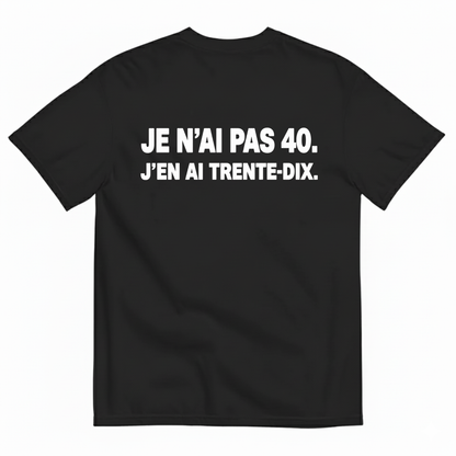 JE N’AI PAS 40. J’EN AI TRENTE-DIX. T-SHIRT (BACK PRINT)
