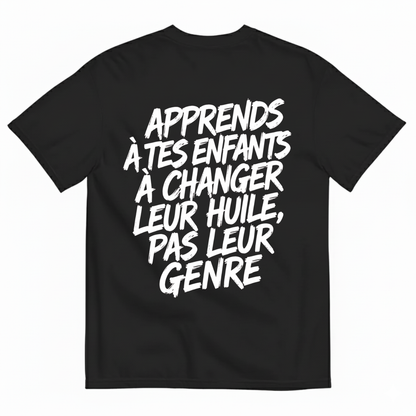 APPRENDS À TES ENFANTS À CHANGER LEUR HUILE, PAS LEUR GENRE T-SHIRT (BACK PRINT)