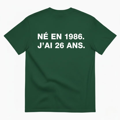 NÉ EN 1986. J’AI 26 ANS. T-SHIRT (BACK PRINT)