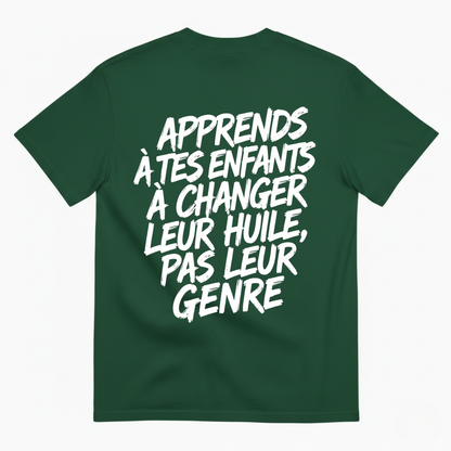 APPRENDS À TES ENFANTS À CHANGER LEUR HUILE, PAS LEUR GENRE T-SHIRT (BACK PRINT)