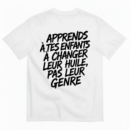 APPRENDS À TES ENFANTS À CHANGER LEUR HUILE, PAS LEUR GENRE T-SHIRT (BACK PRINT)
